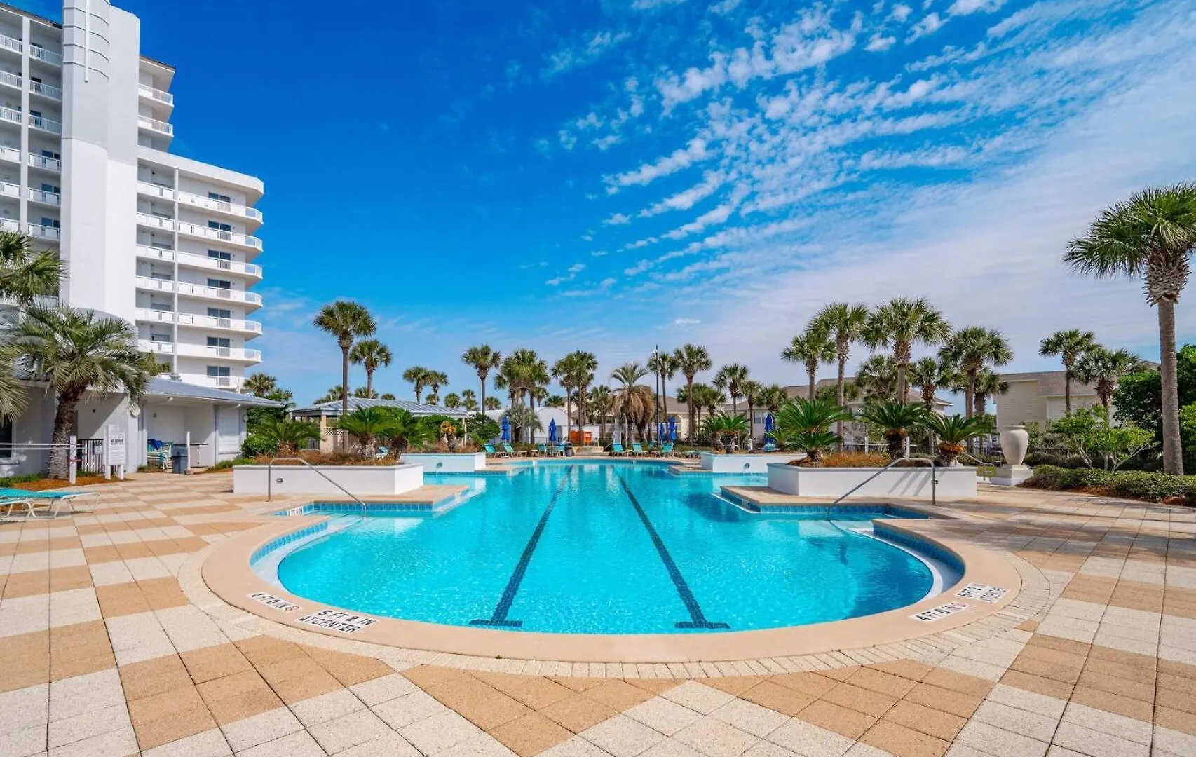 Harbor Landing 102B - Beautiful Harbor Views Villa Destin